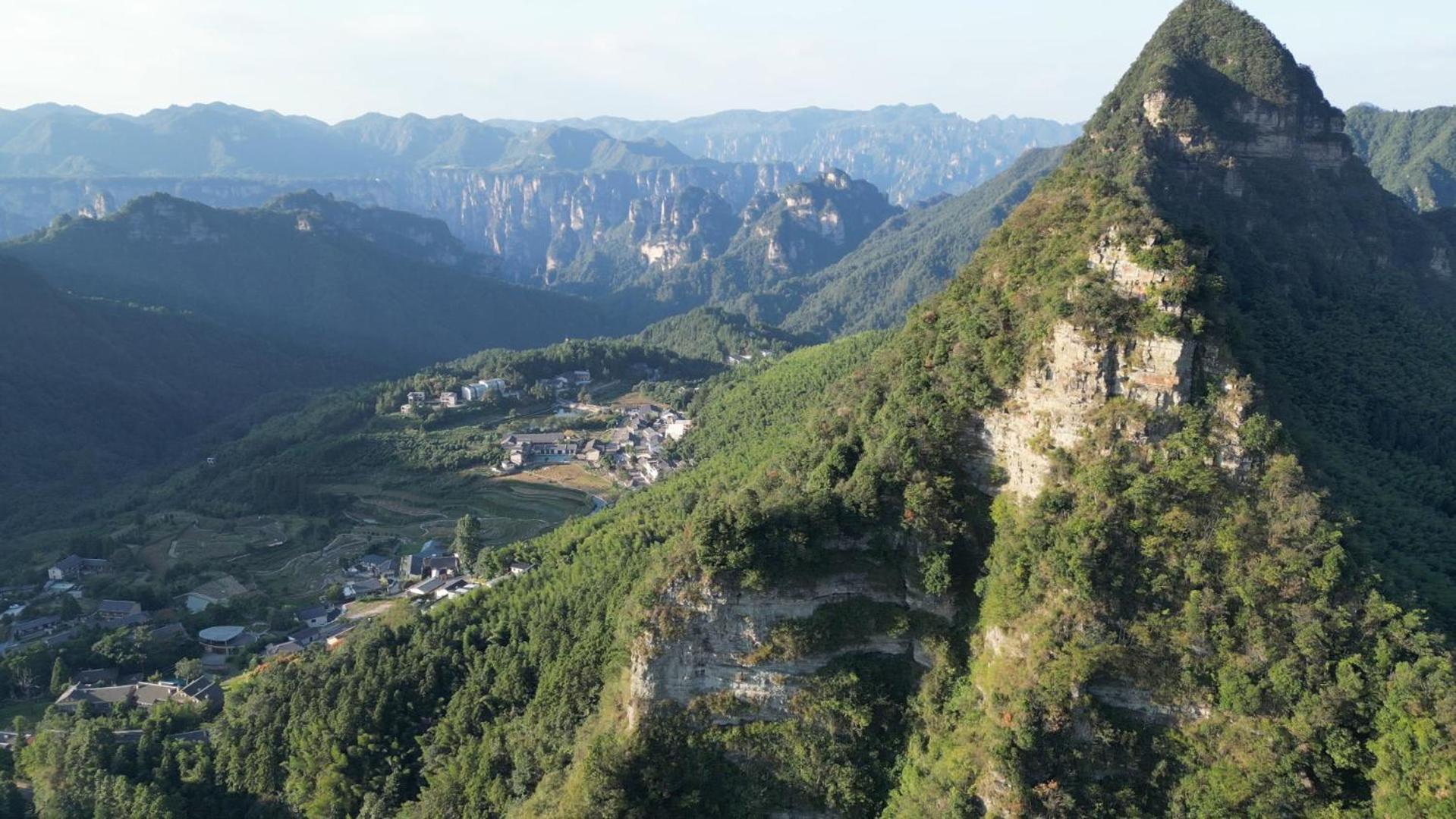 Hilltop House Resort Zhangjiajie Bagian luar foto
