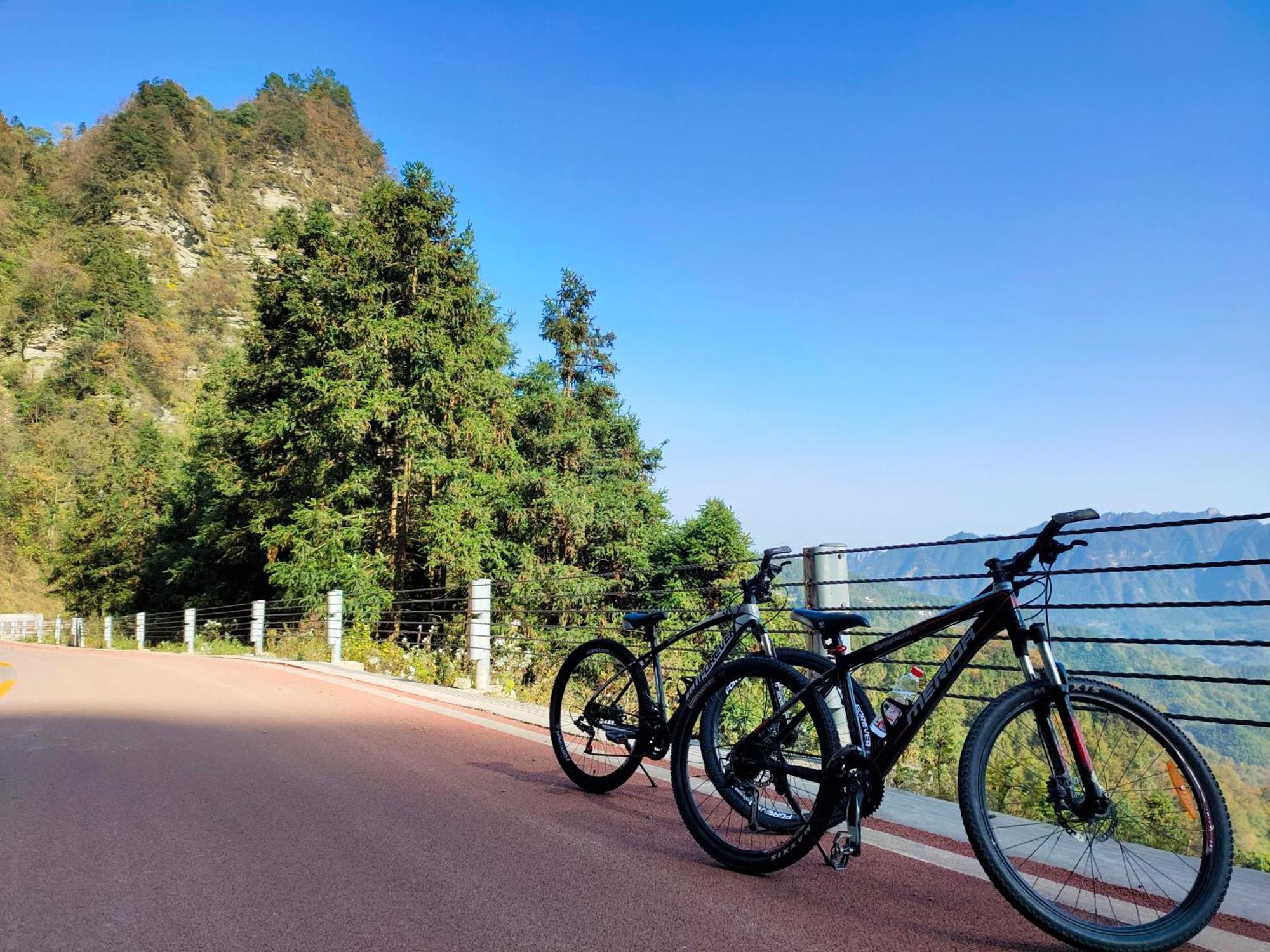 Hilltop House Resort Zhangjiajie Bagian luar foto